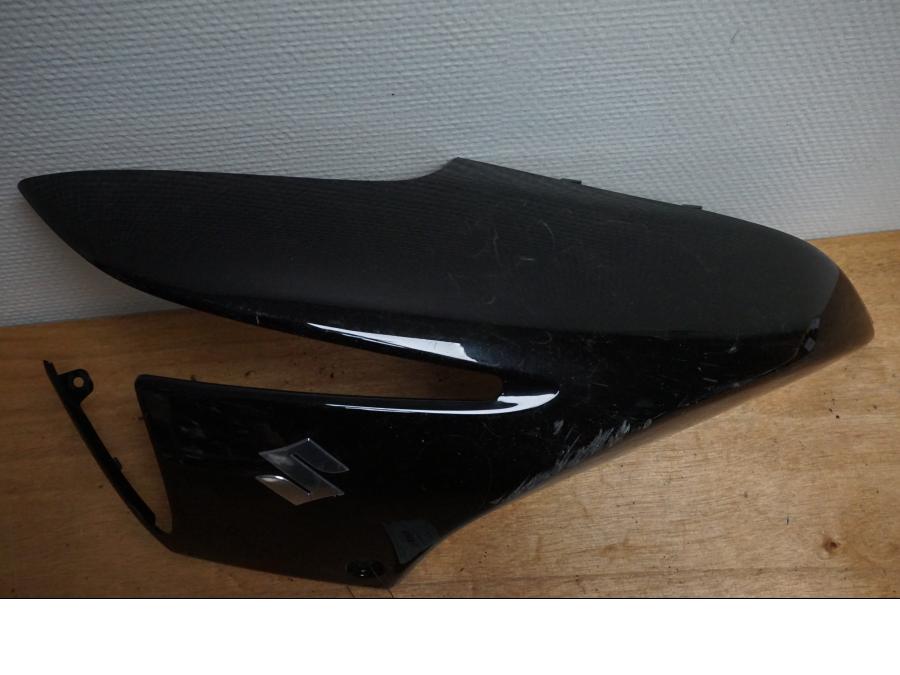 Baksidan på Bensintankskåpa från en Suzuki GSX 1300 BK -2008 motorcykel.