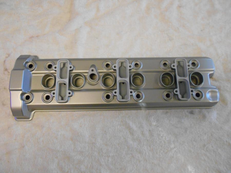 Framsidan på Ventilkåpa från en BMW K 1600 -2010 motorcykel.