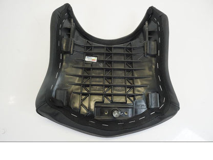 Vänster sida på Sadel från en KTM RC 390 -2019 motorcykel.