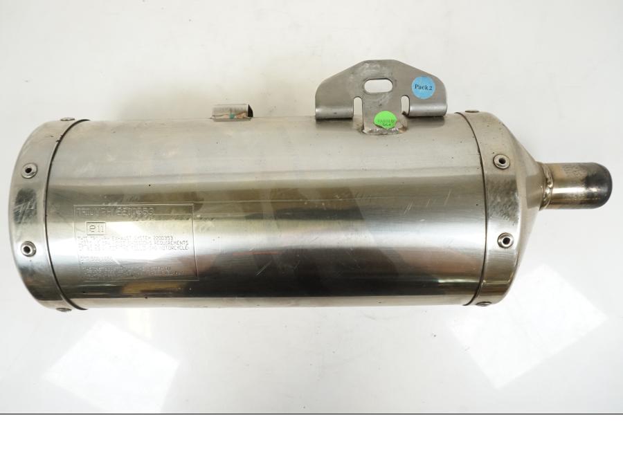 Baksidan på Ljuddämpare från en Triumph Speed Triple -2008 motorcykel.