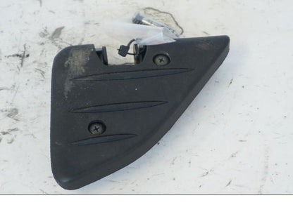 Framsidan på Fotpinne från en Honda SH 300 A -2011 scooter.