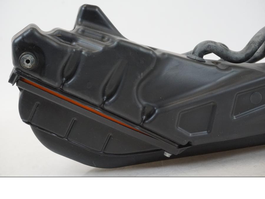 Baksidan på Luftburk från en Husqvarna 701 Supermoto -2020 motorcykel.