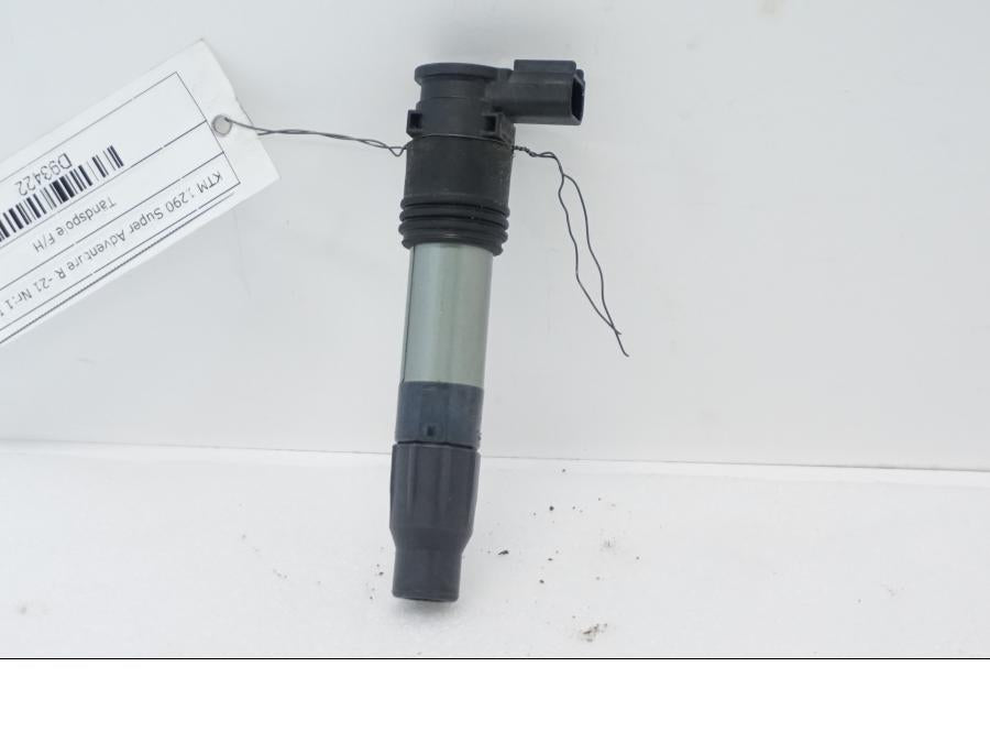 Framsidan på Tändspole från en KTM 1290 Super Adventure R -2021 motorcykel.