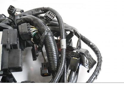 Vänster sida på Kabelstam från en Suzuki GSF 650 -2011 motorcykel.