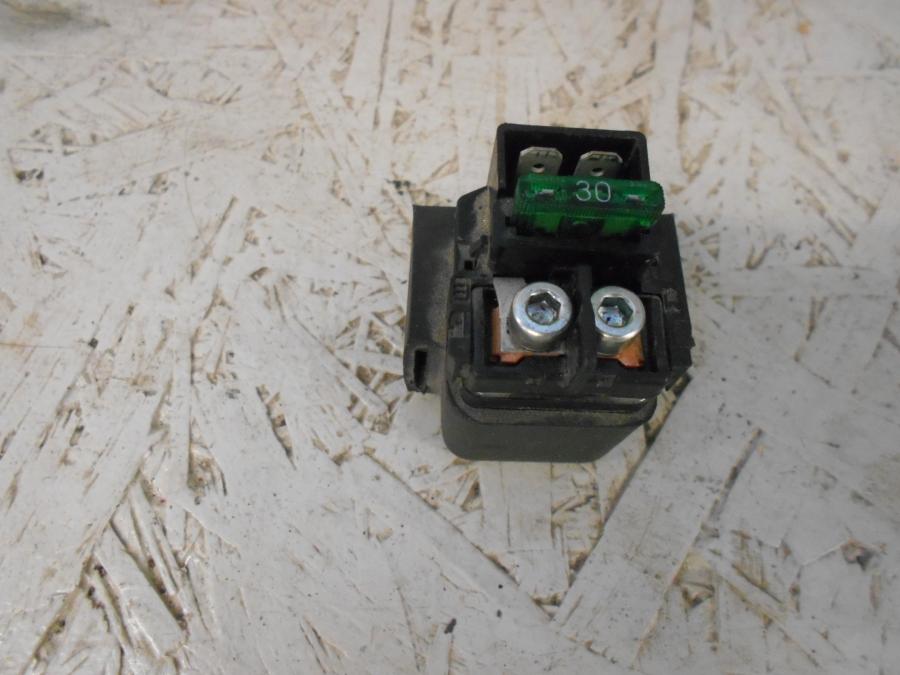 Framsidan på Startrelä från en Honda CBR 125 R -2006 motorcykel.