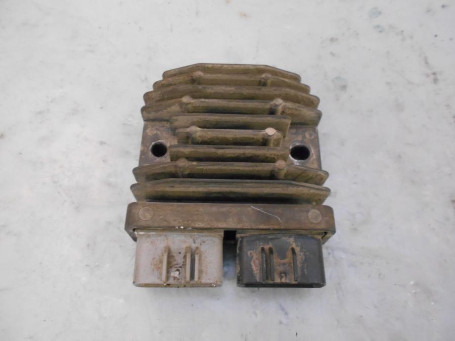 Framsidan på Likriktare från en BMW R 1200 GSA -2018 motorcykel.