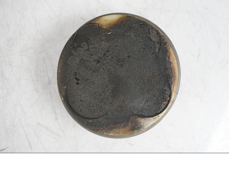 Baksidan på Kolv från en BMW R NineT -2017 motorcykel.