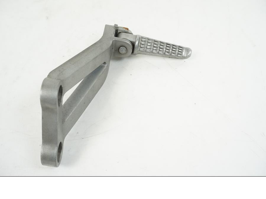 Snett uppifrån på Fotpinnefäste från en Kawasaki Z 750 -2006 motorcykel.