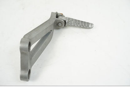 Snett uppifrån på Fotpinnefäste från en Kawasaki Z 750 -2006 motorcykel.