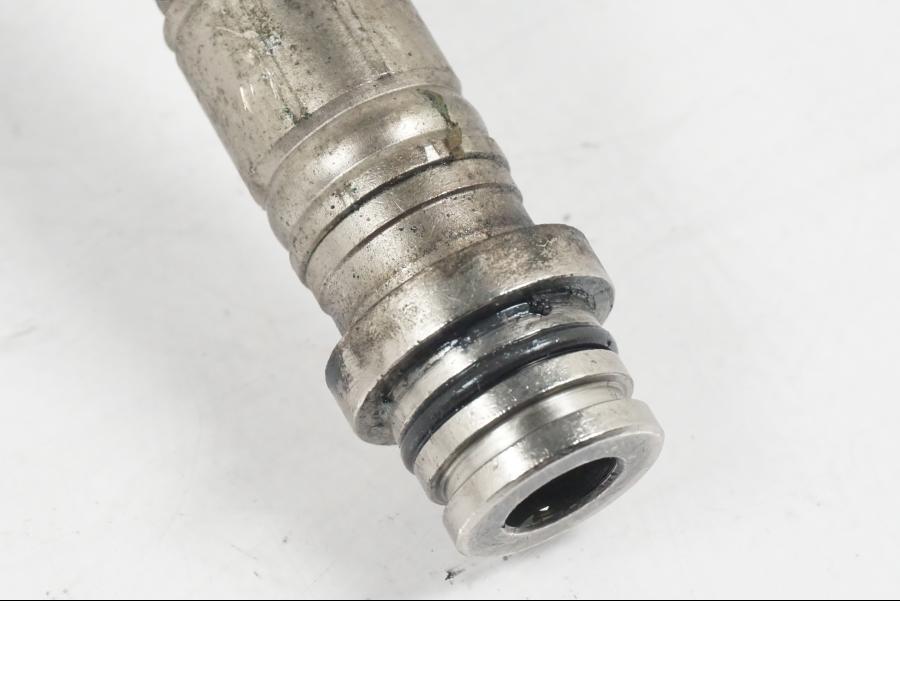 Höger sida på Oljekylrör från en MV Agusta Dragster -2014 motorcykel.