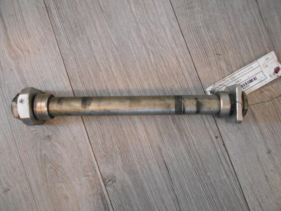 Framsidan på Axel från en Suzuki GSF 1200 -2006 motorcykel.