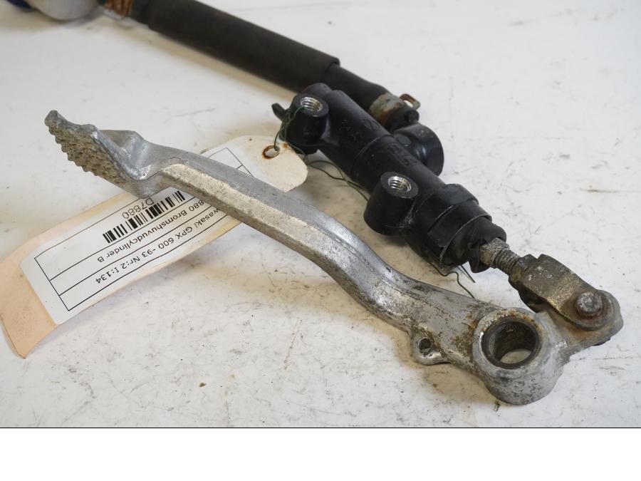 Baksidan på Bromshuvudcylinder från en Kawasaki GPX 600 -1993 motorcykel.