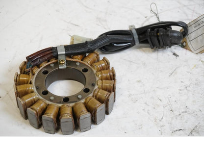 Framsidan på Generator från en Honda CB 600 Hornet -2000 motorcykel.