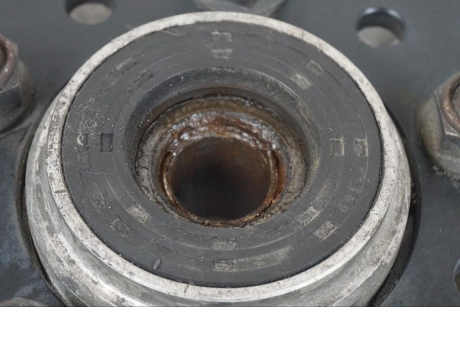 Vänster sida på Drevfäste från en Honda CBR 1000 F -1989 motorcykel.