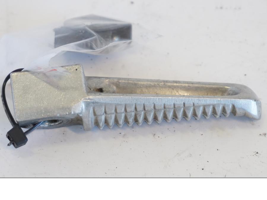 Baksidan på Fotpinne från en Yamaha YZF 1000 R -1997 motorcykel.