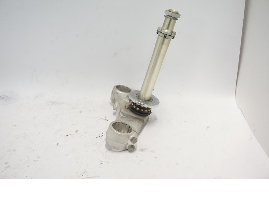 Vänster sida på Gaffelkrona från en Suzuki DL 1000 -2003 motorcykel.