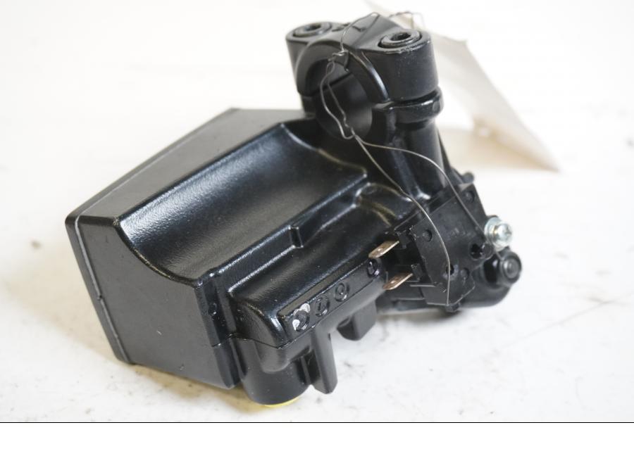 Höger sida på Bromshuvudcylinder från en Yamaha FZ-8 -2011 motorcykel.