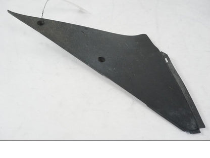 Baksidan på Sidkåpa innerplast från en Kawasaki ZX-6R -2005 motorcykel.