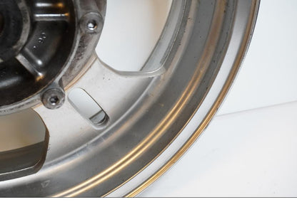 Höger sida på Fälg från en Kawasaki VN 1600 Mean Streak -2007 motorcykel.