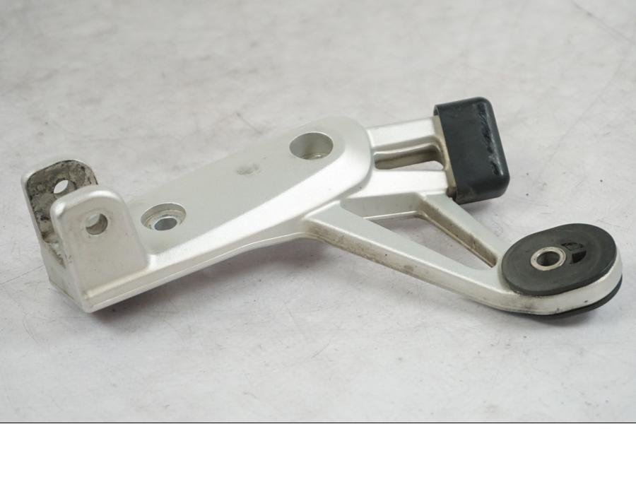 Höger sida på Fotpinnefäste från en BMW R 1200 R -2007 motorcykel.