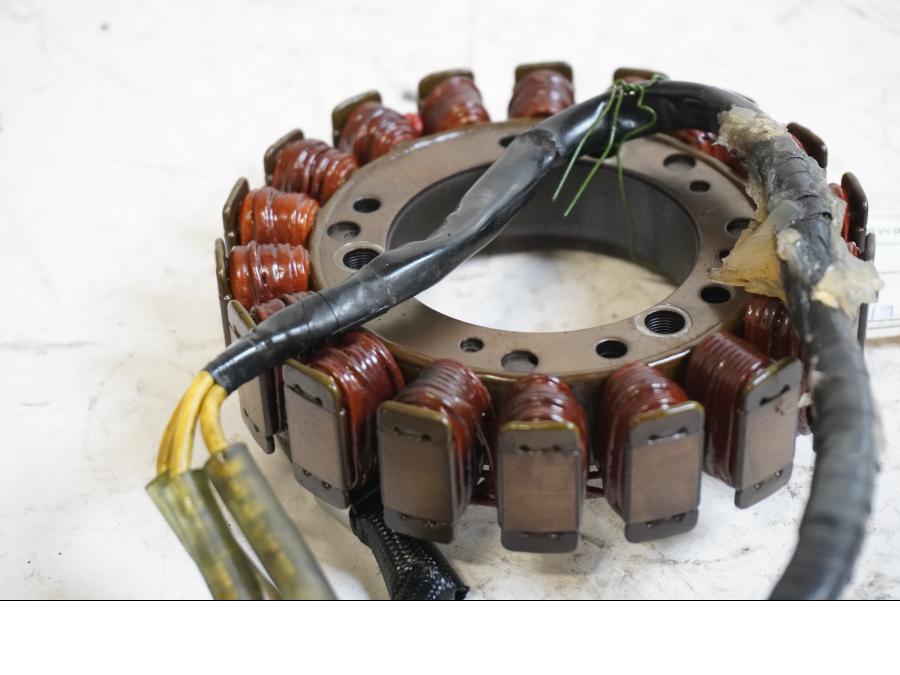 Baksidan på Generator från en Kawasaki VN 1500 -1994 motorcykel.