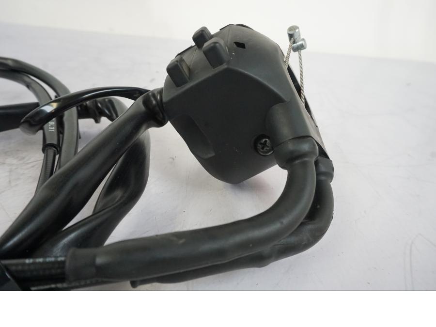 Vänster sida på Styrelreglage från en Honda VFR 1200 -2010 motorcykel.