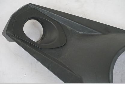 Baksidan på Bensintankkonsoll från en KTM 1290 Super Duke R -2015 motorcykel.