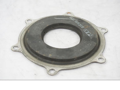 Baksidan på Bromsskivegummidämpare från en Yamaha XVS 1100 -2000 motorcykel.