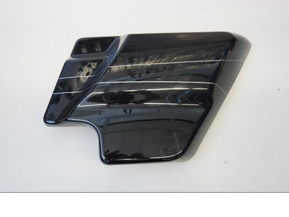 Framsidan på Sidopanel från en H-D Street Glide FLHX -2015 motorcykel.