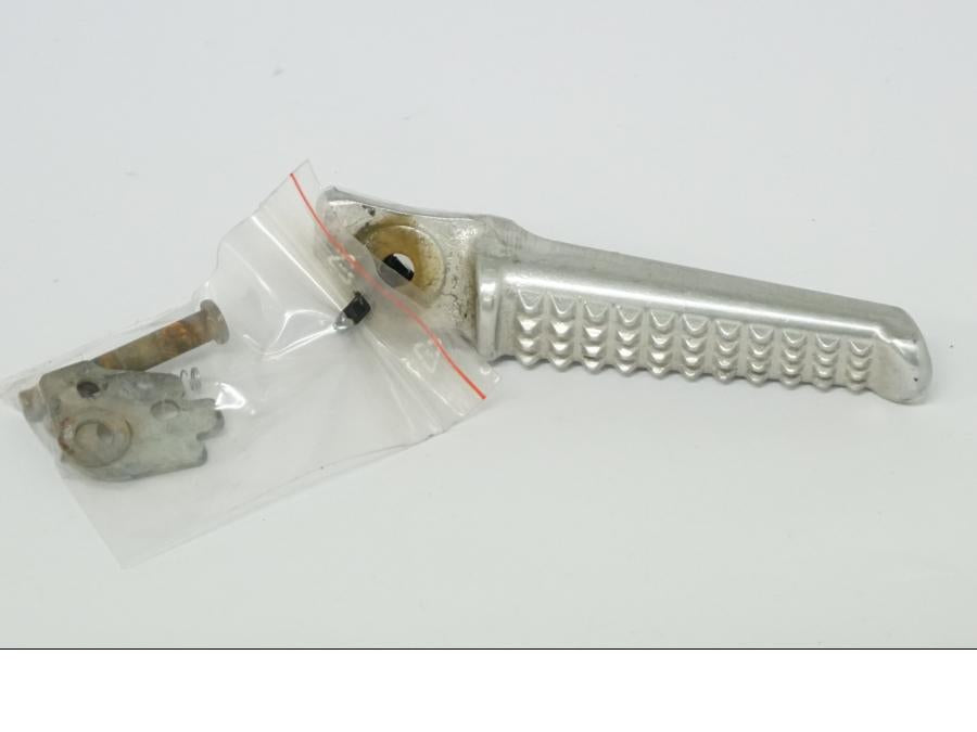 Baksidan på Fotpinne från en Honda CBR 900 RR -2002 motorcykel.