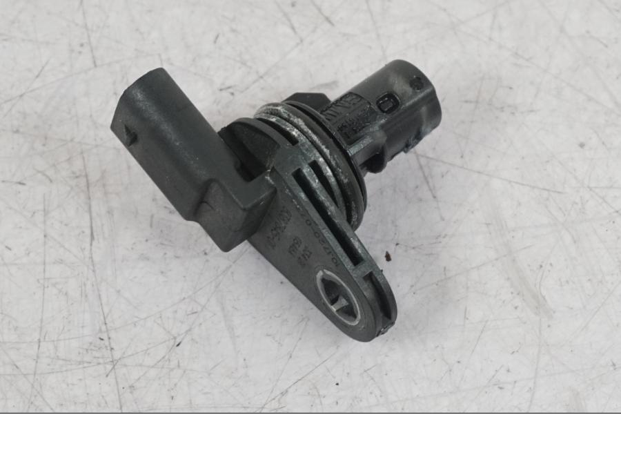 Baksidan på Vevaxelsensor från en BMW R 1250 GS -2023 motorcykel.