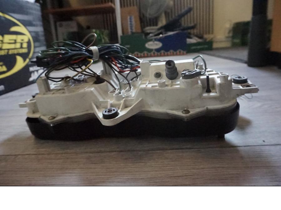 Vänster sida på Instrumentpanel från en Honda CBR 1000 F -1987 motorcykel.