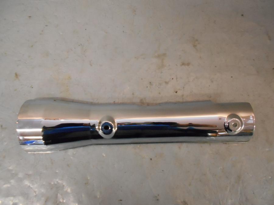 Framsidan på Svingkromskydd från en Kawasaki VN 1600 Mean Streak -2007 motorcykel.