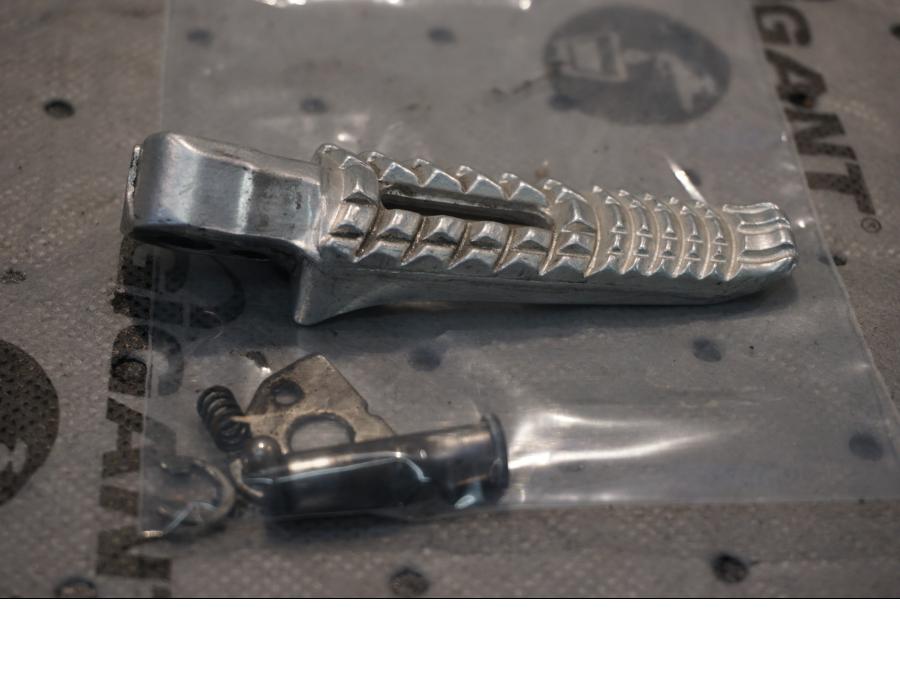 Framsidan på Fotpinne från en Suzuki GSX-R 1000 -2008 motorcykel.