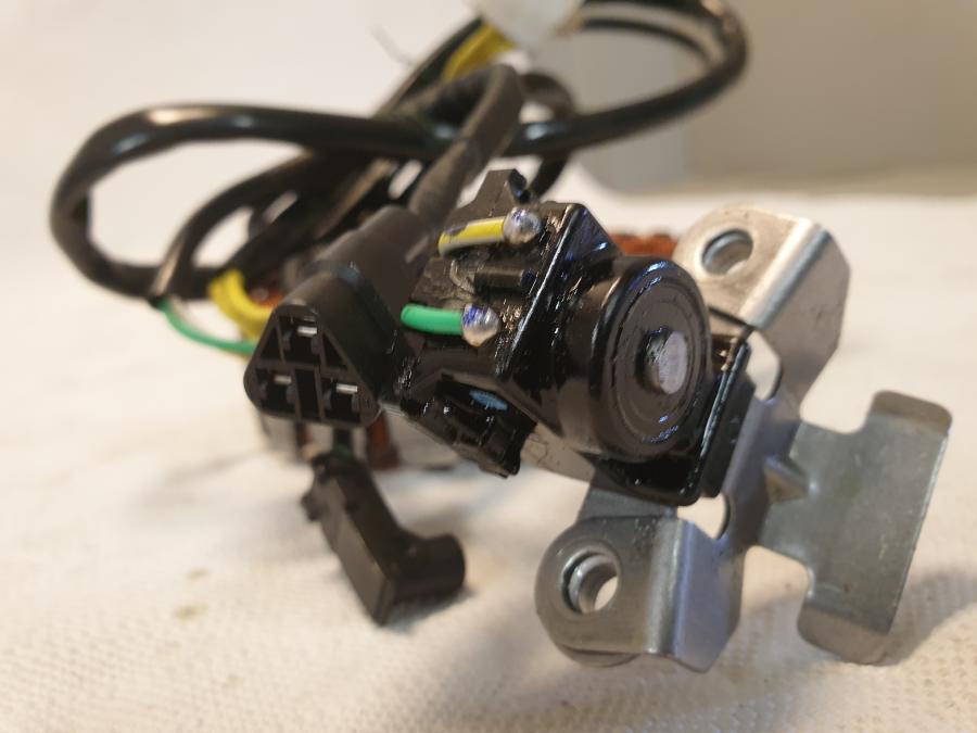 Höger sida på Generator från en Kawasaki Z 125 -2019 motorcykel.