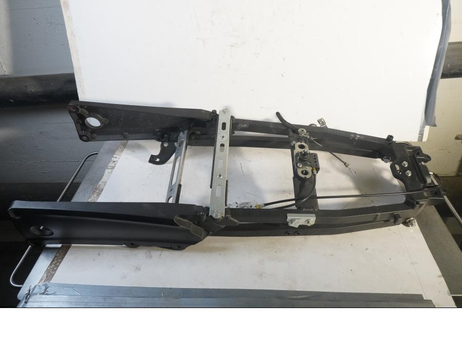 Höger sida på Bakram från en Kawasaki ZZ-R 1400 -2010 motorcykel.