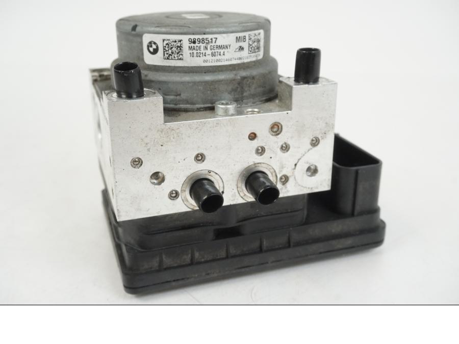 Extrabild1 på ABS Modulator från en BMW S 1000 R -2019 motorcykel.