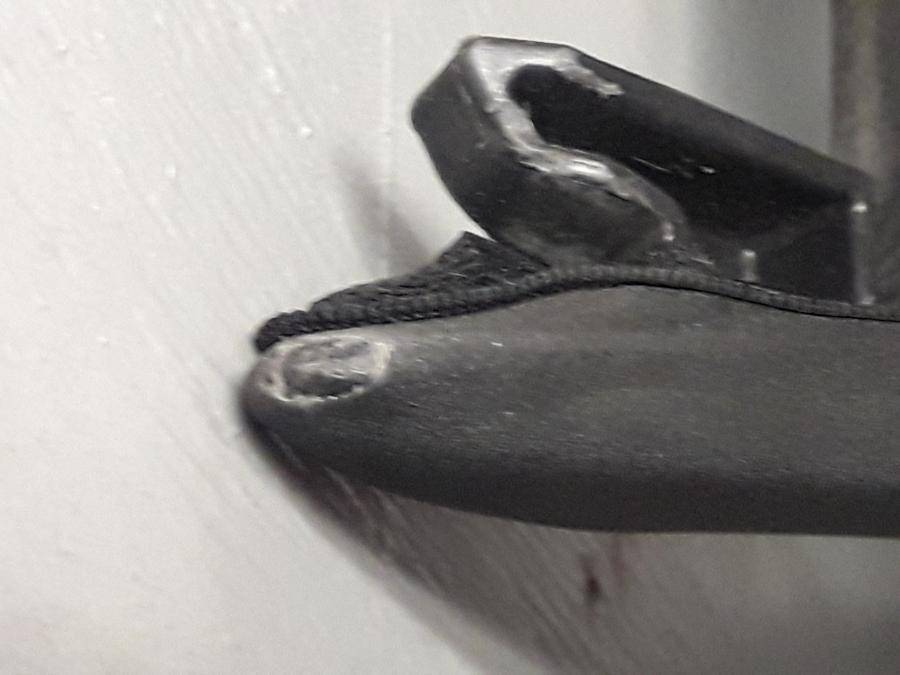 Snett uppifrån på Sadel från en Yamaha MT 125 -2017 motorcykel.