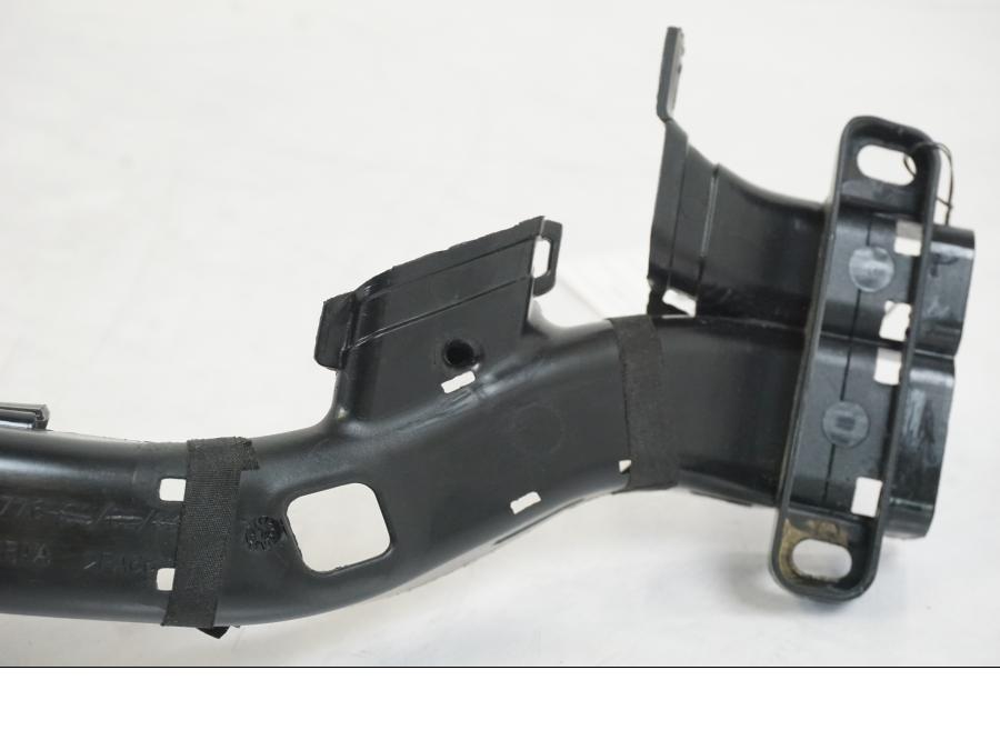 Snett nerifrån på Plast från en BMW R 1250 GS -2021 motorcykel.