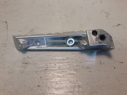 Baksidan på Fotpinne från en Yamaha WR 125 -2010 motorcykel.