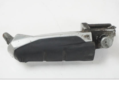 Snett nerifrån på Fotpinne från en BMW F 650 CS -2002 motorcykel.