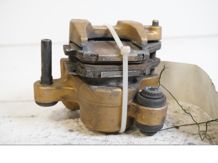 Höger sida på Bromsok från en Honda CBR 900 RR -2000 motorcykel.