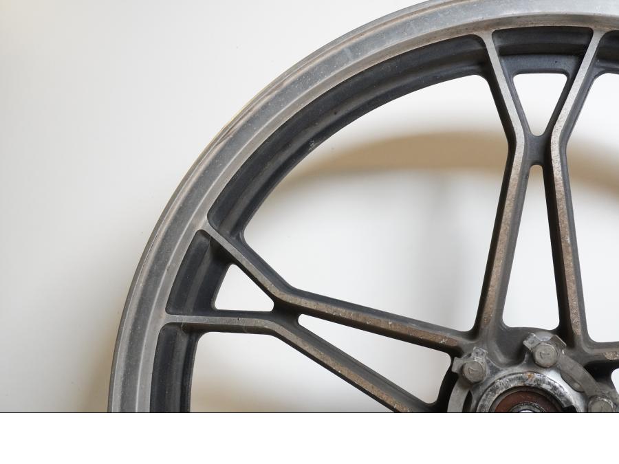 Extrabild5 på Fälg från en Suzuki GS 850 G -1982 motorcykel.