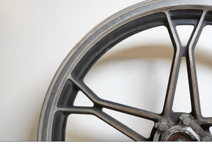 Extrabild5 på Fälg från en Suzuki GS 850 G -1982 motorcykel.