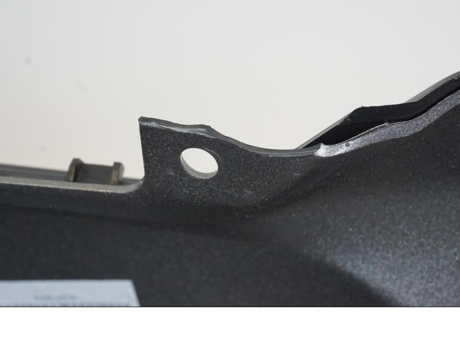 Extrabild3 på Bensintankskåpa från en Triumph Trident -2021 motorcykel.