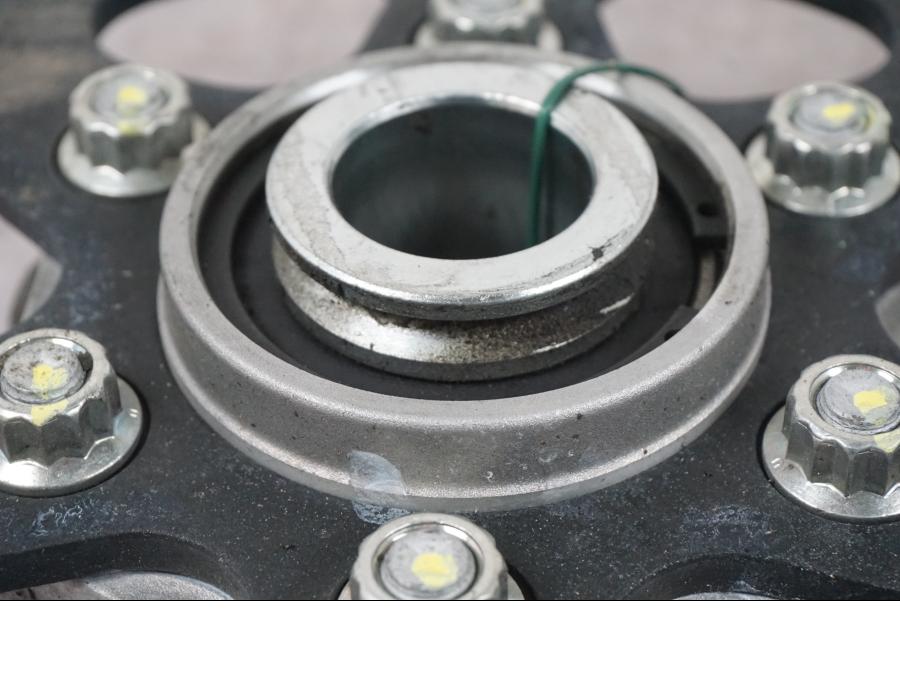 Vänster sida på Drevfäste från en Ducati Multistrada V4 -2024 motorcykel.