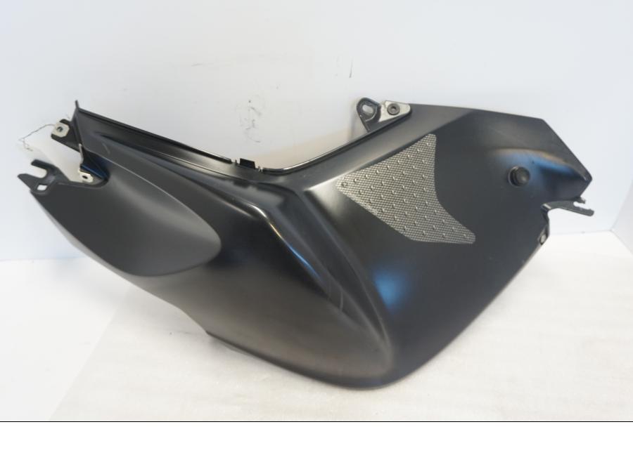 Framsidan på Bensintankskåpa från en BMW K 1300 R -2011 motorcykel.