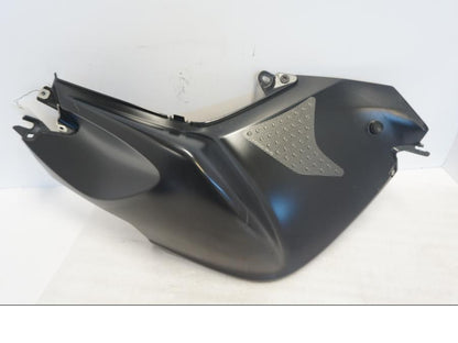 Framsidan på Bensintankskåpa från en BMW K 1300 R -2011 motorcykel.