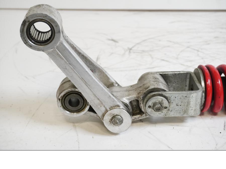 Baksidan på Stötdämpare från en Suzuki TL 1000 S -1997 motorcykel.