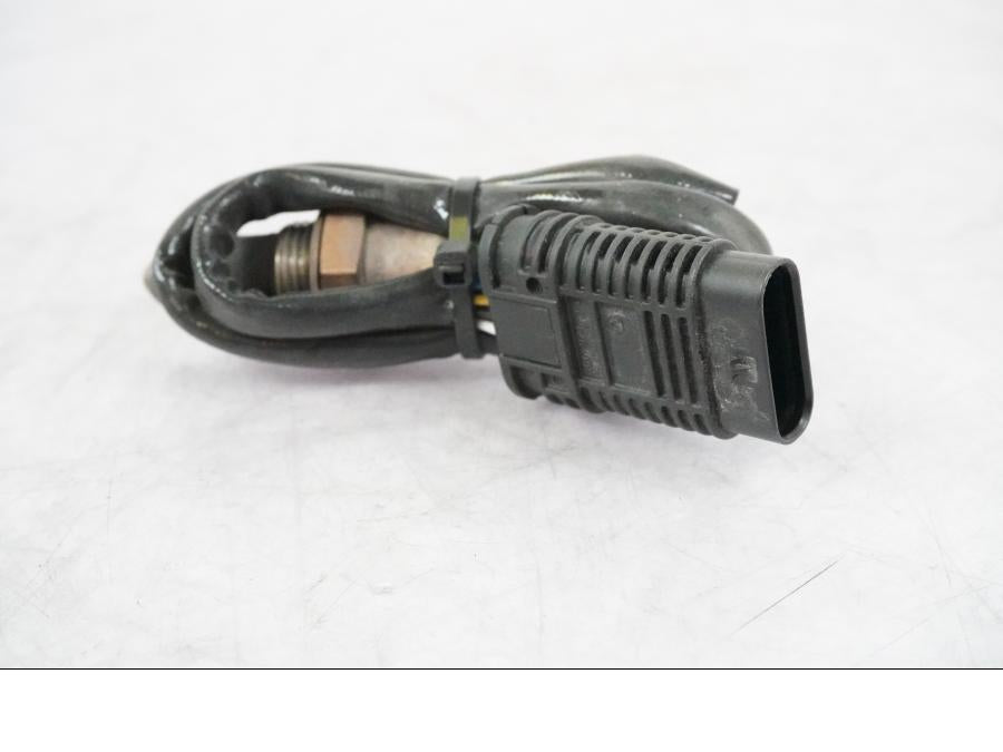 Baksidan på Lambdasond från en BMW R 1250 GSA -2021 motorcykel.